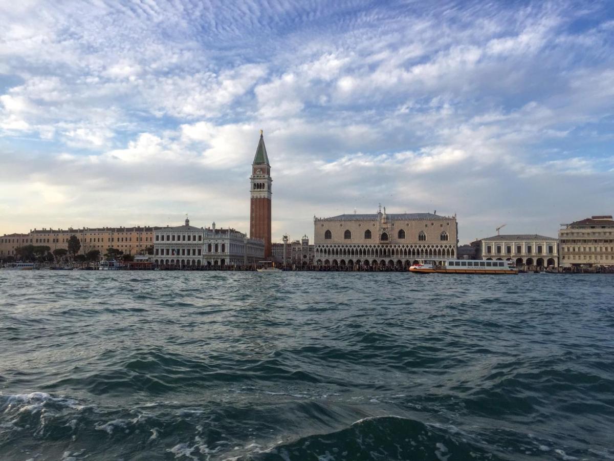 Red Tower Venice Apartment - 2 Mins From Vce Airport- Free Wifi Тессера Екстер'єр фото